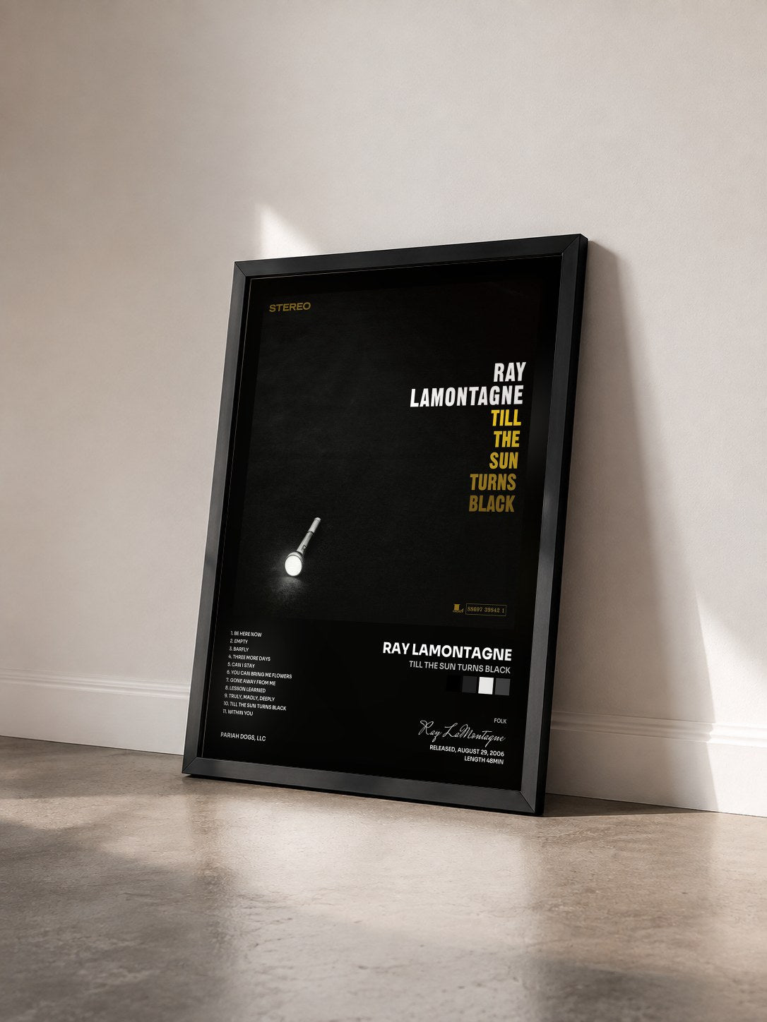 #noir Tableau de l'album Till The Sun Turns Black de Ray LaMontagne vu de trois quarts, cadre noir