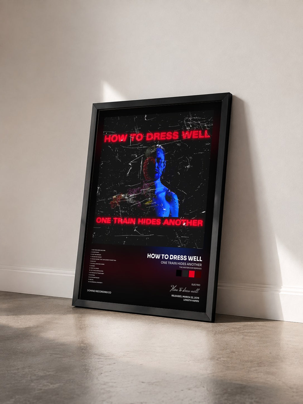 #noir Tableau de l'album ONE TRAIN HIDES ANOTHER (The Anteroom Remixes) de How to dress well vu de trois quarts, cadre noir