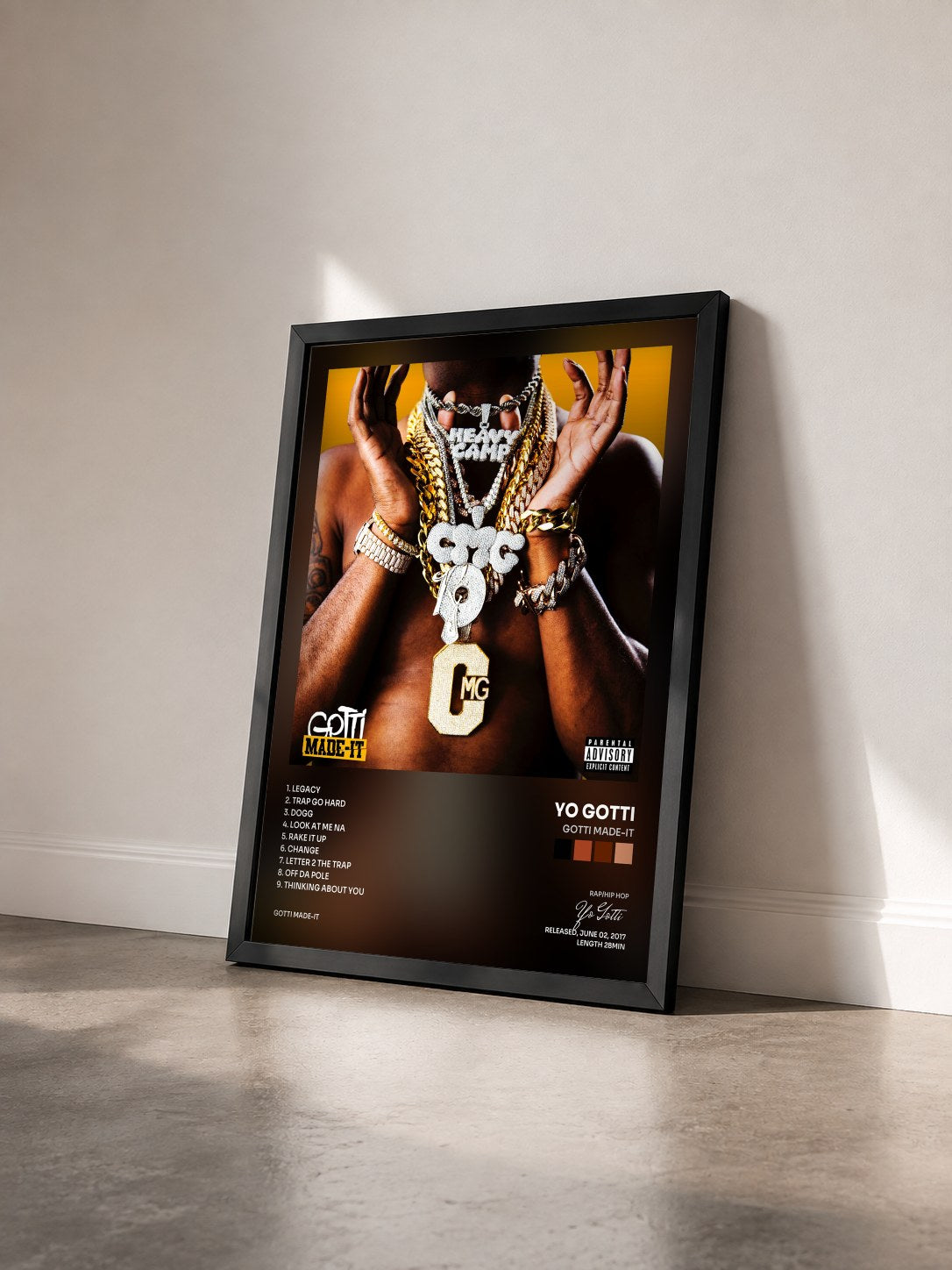 #noir Tableau de l'album Gotti Made-It de Yo Gotti vu de trois quarts, cadre noir