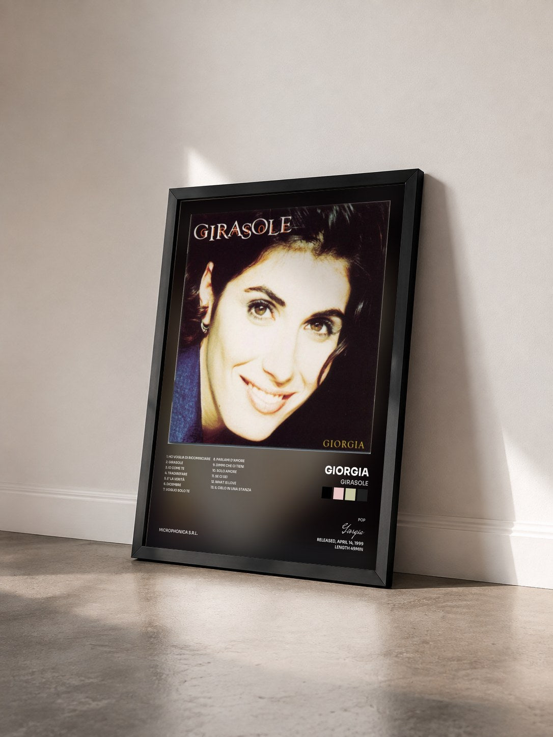 #noir Tableau de l'album Girasole de Giorgia vu de trois quarts, cadre noir