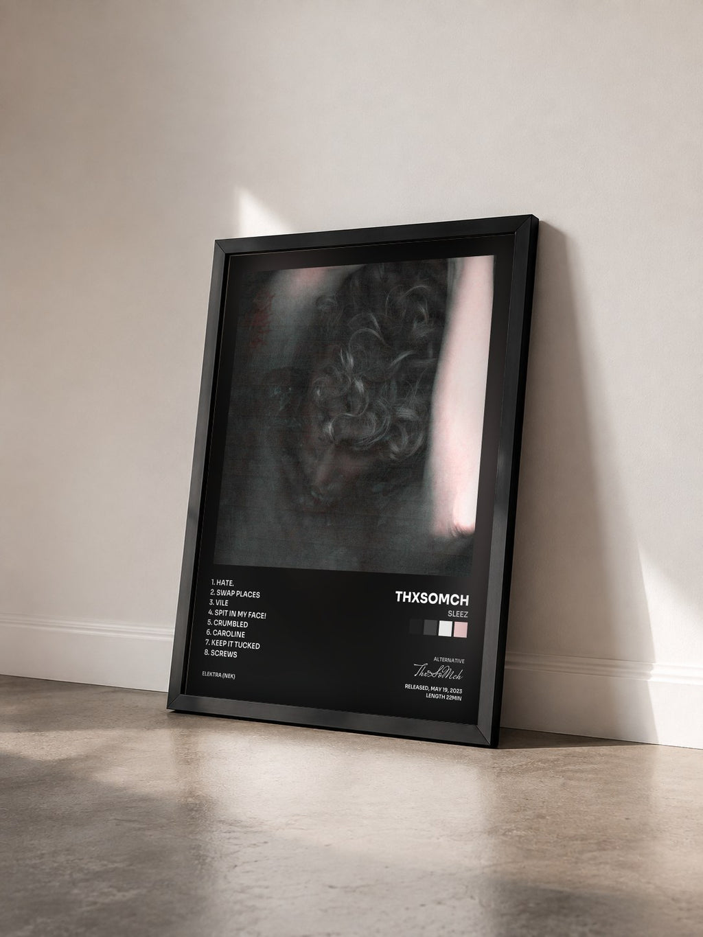 #noir Tableau de l'album Sleez de ThxSoMch vu de trois quarts, cadre noir