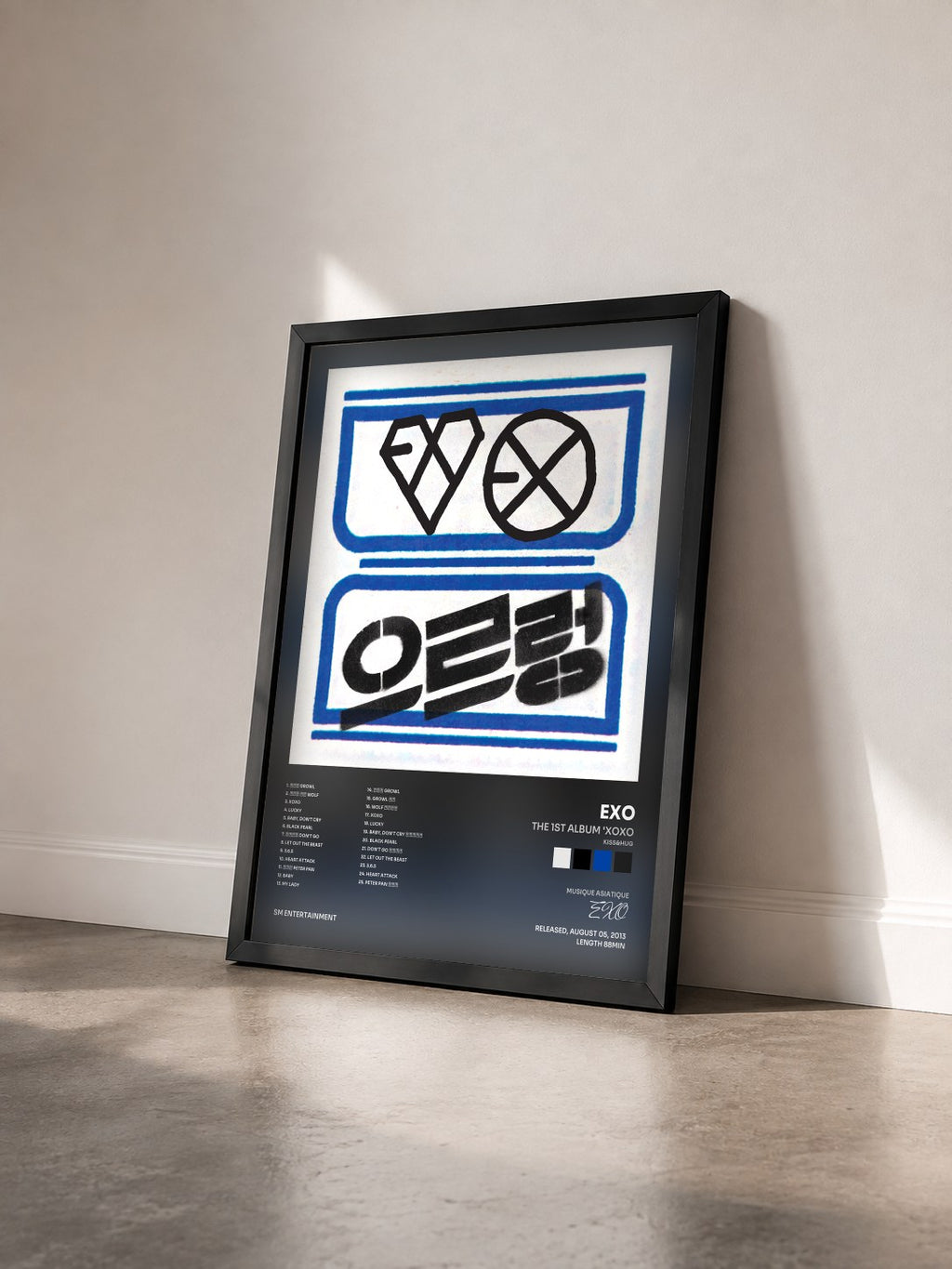 #noir Tableau de l'album The 1st Album 'XOXO (Kiss&Hug)' Repackage de EXO vu de trois quarts, cadre noir