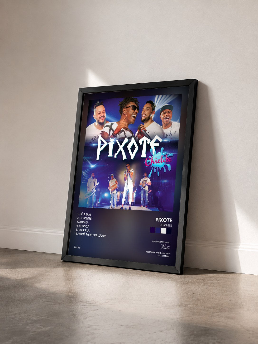 #noir Tableau de l'album Chiclete de Pixote vu de trois quarts, cadre noir