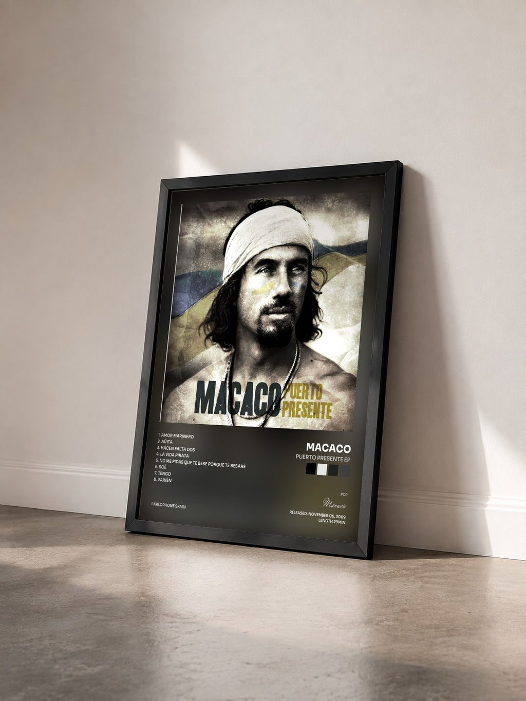 #noir Tableau de l'album Puerto Presente EP de Macaco vu de trois quarts, cadre noir