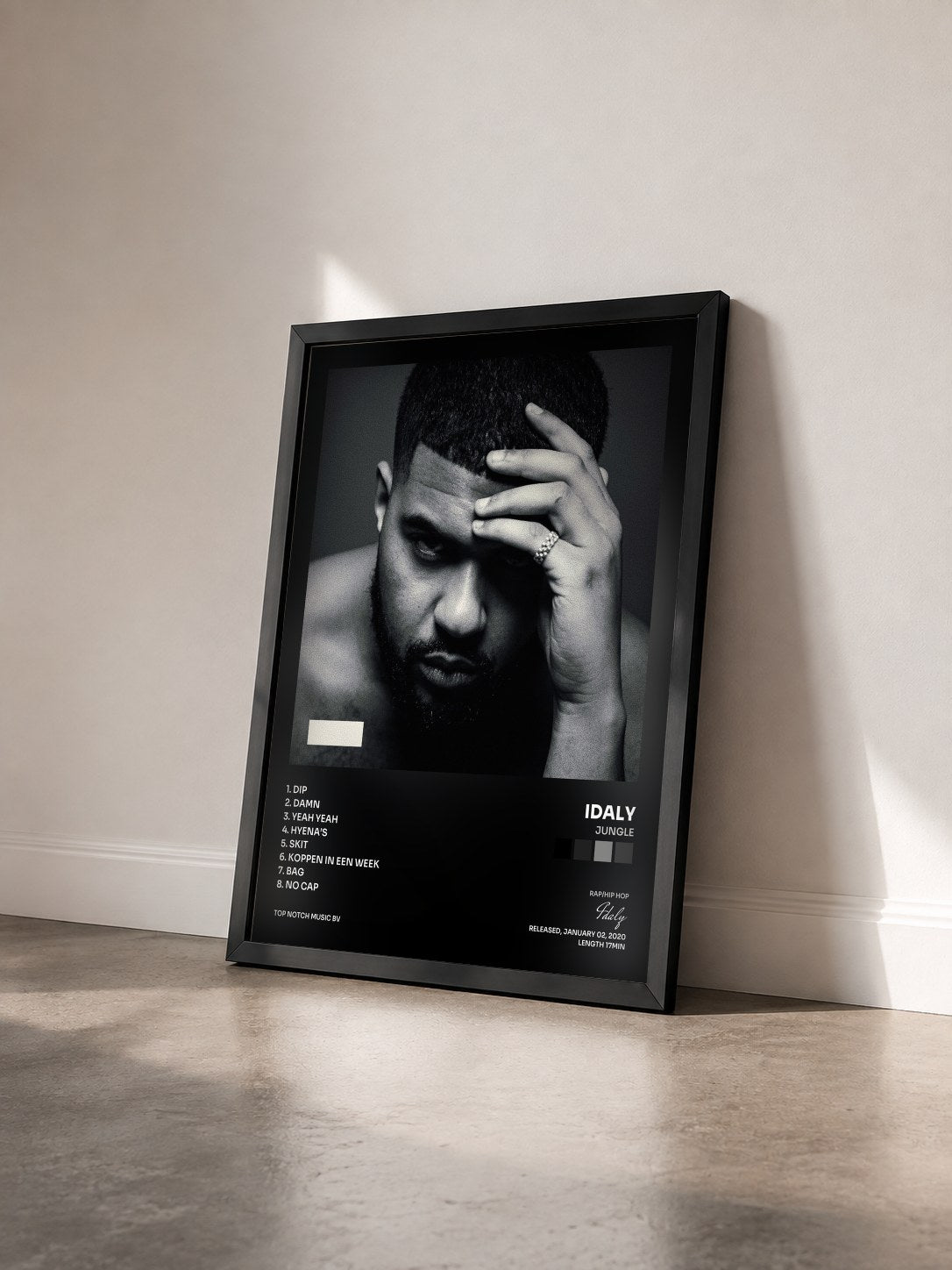 #noir Tableau de l'album Jungle de Idaly vu de trois quarts, cadre noir