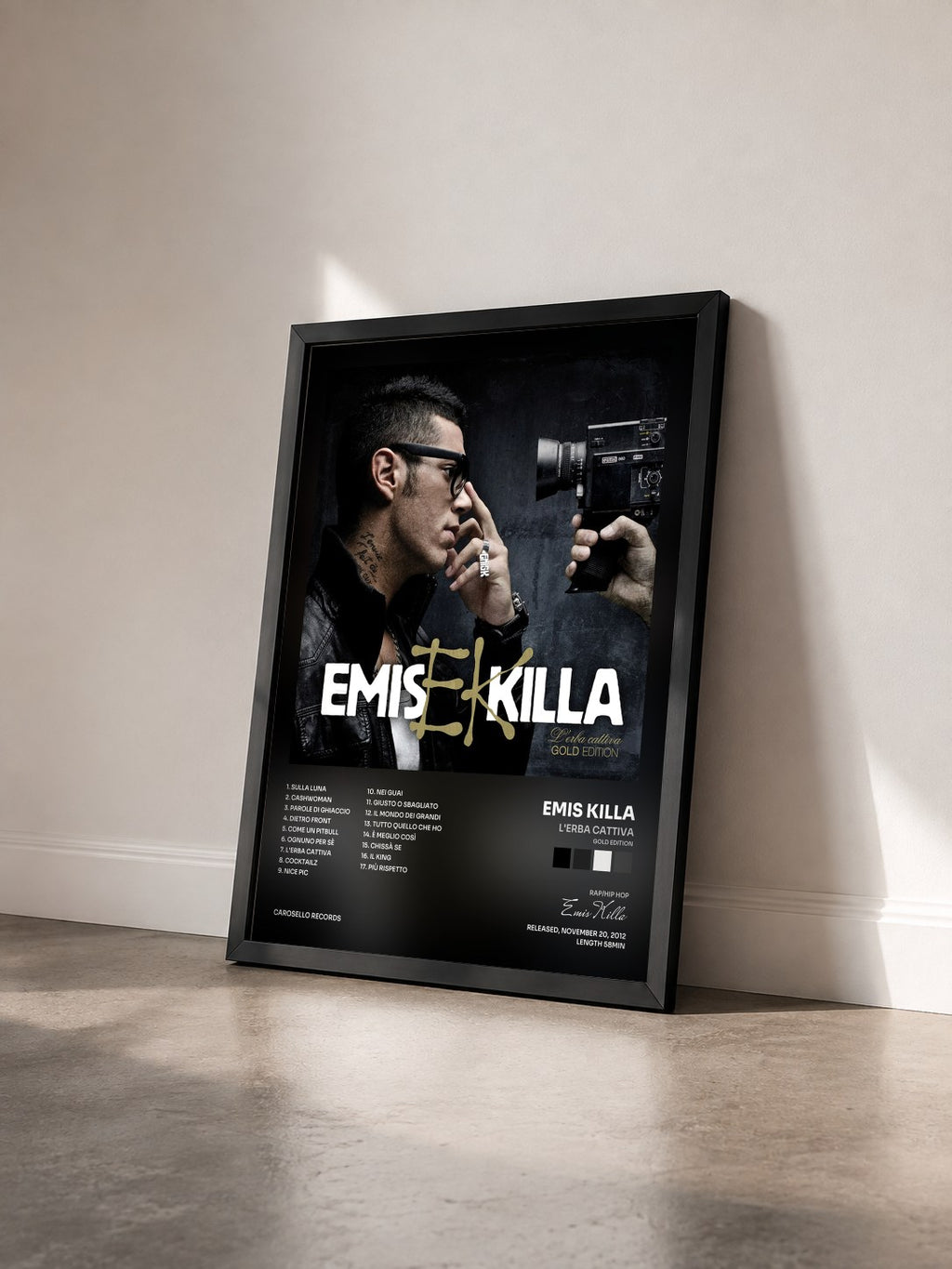 #noir Tableau de l'album L'erba cattiva (Gold Edition) de Emis Killa vu de trois quarts, cadre noir