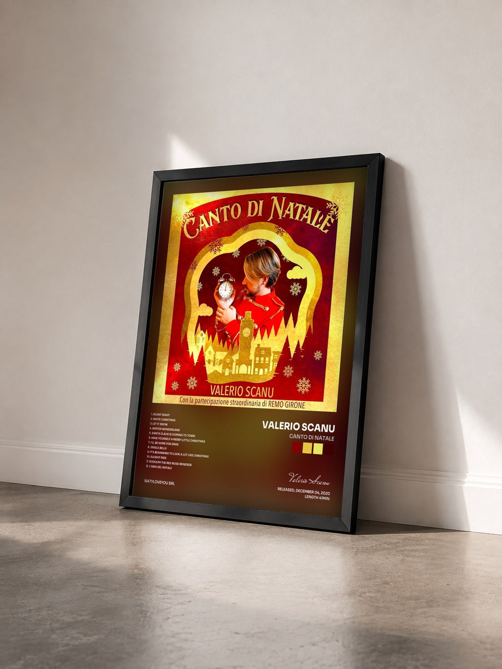 #noir Tableau de l'album Canto di Natale de Valerio Scanu vu de trois quarts, cadre noir