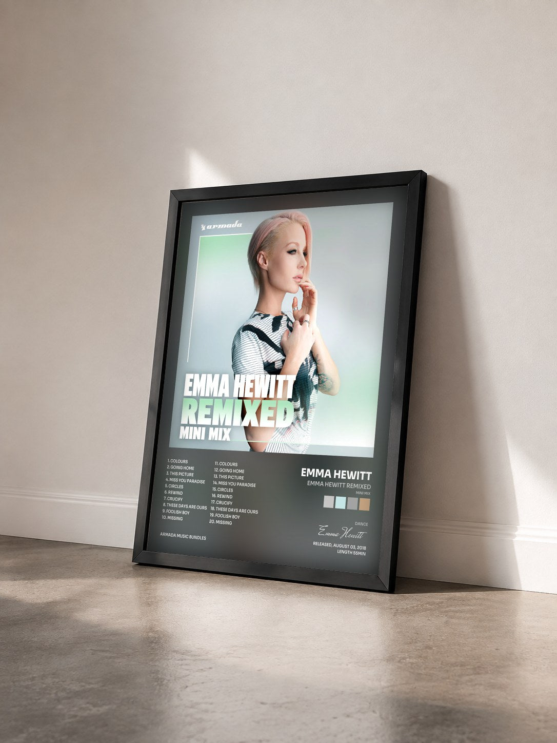 #noir Tableau de l'album Emma Hewitt Remixed (Mini Mix) de Emma Hewitt vu de trois quarts, cadre noir