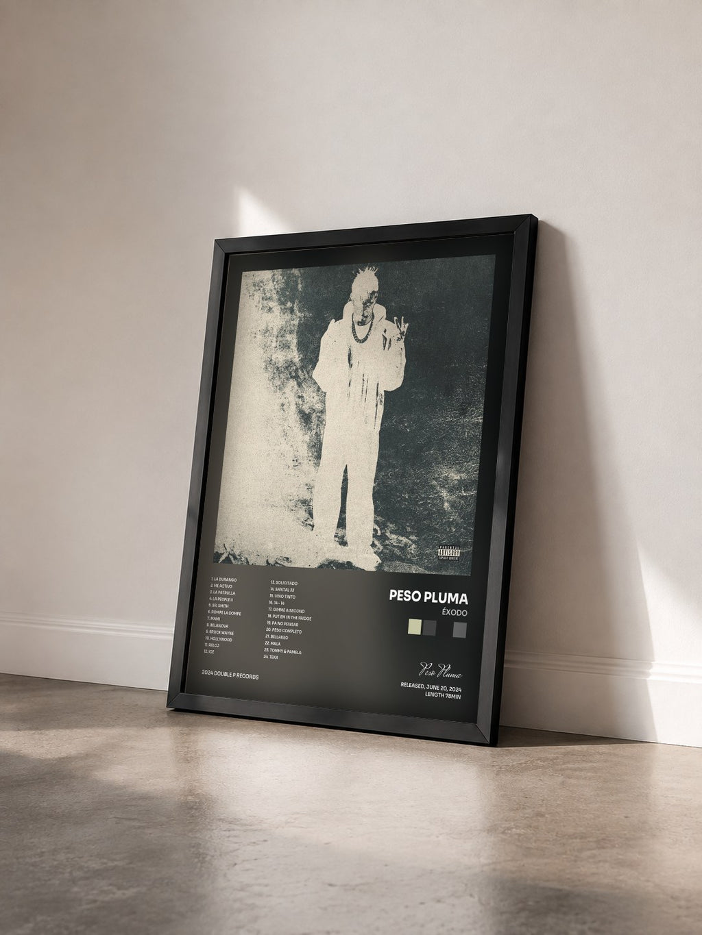 #noir Tableau de l'album ÉXODO de Peso Pluma vu de trois quarts, cadre noir