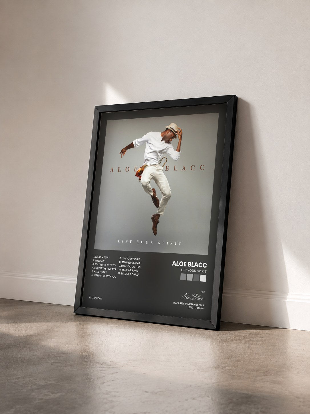#noir Tableau de l'album Lift Your Spirit de Aloe Blacc vu de trois quarts, cadre noir