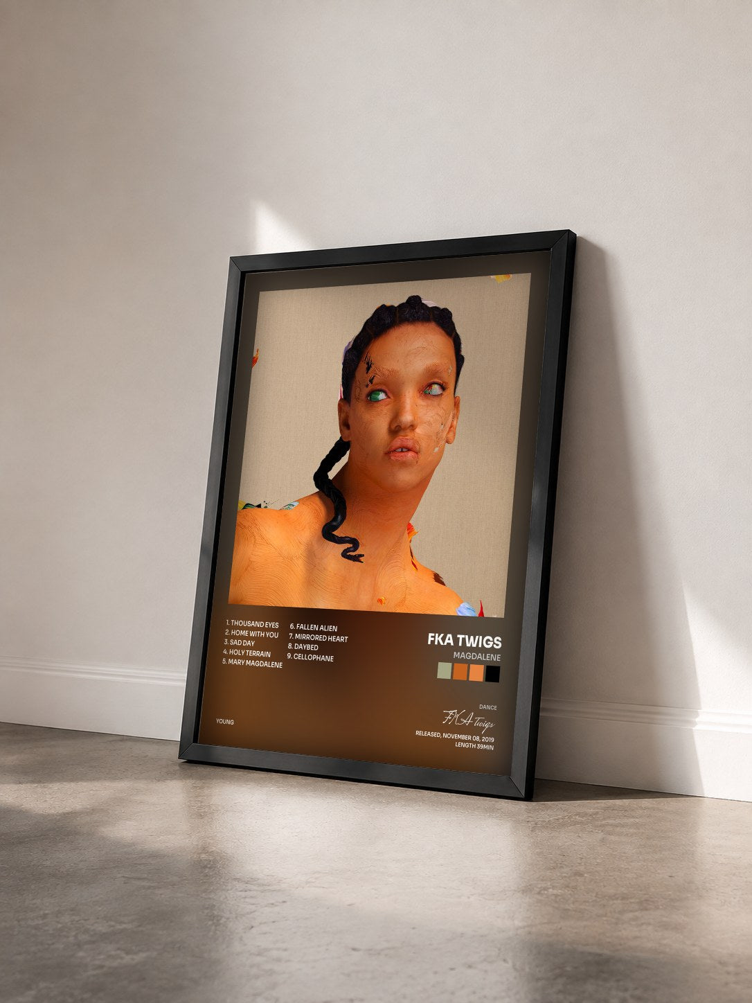 #noir Tableau de l'album MAGDALENE de FKA twigs vu de trois quarts, cadre noir