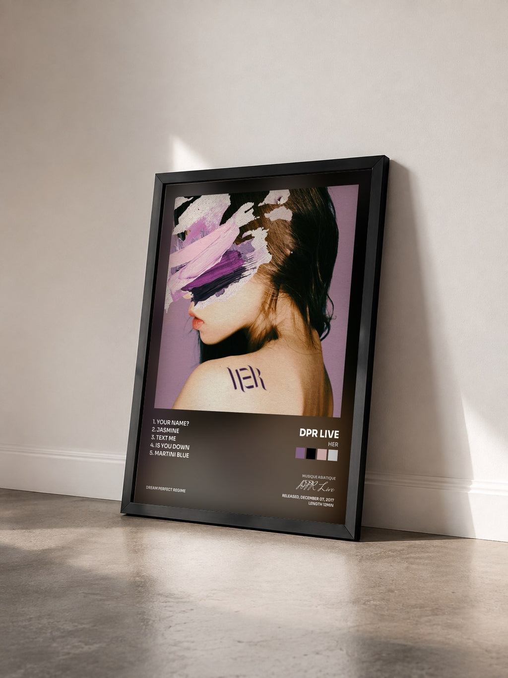 #noir Tableau de l'album Her de DPR Live vu de trois quarts, cadre noir