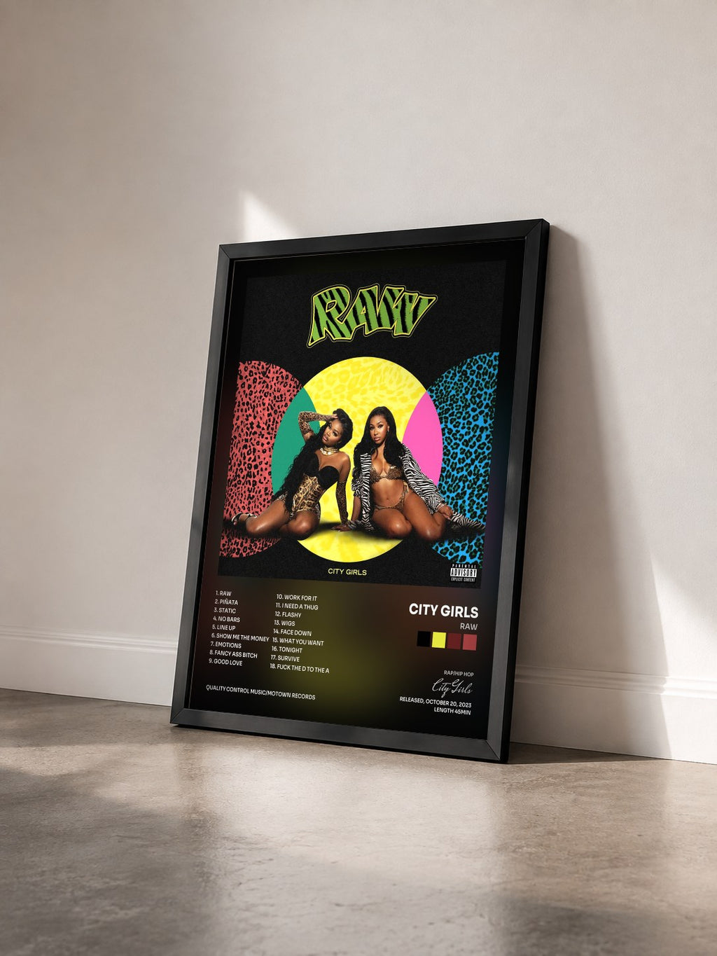 #noir Tableau de l'album RAW de City Girls vu de trois quarts, cadre noir