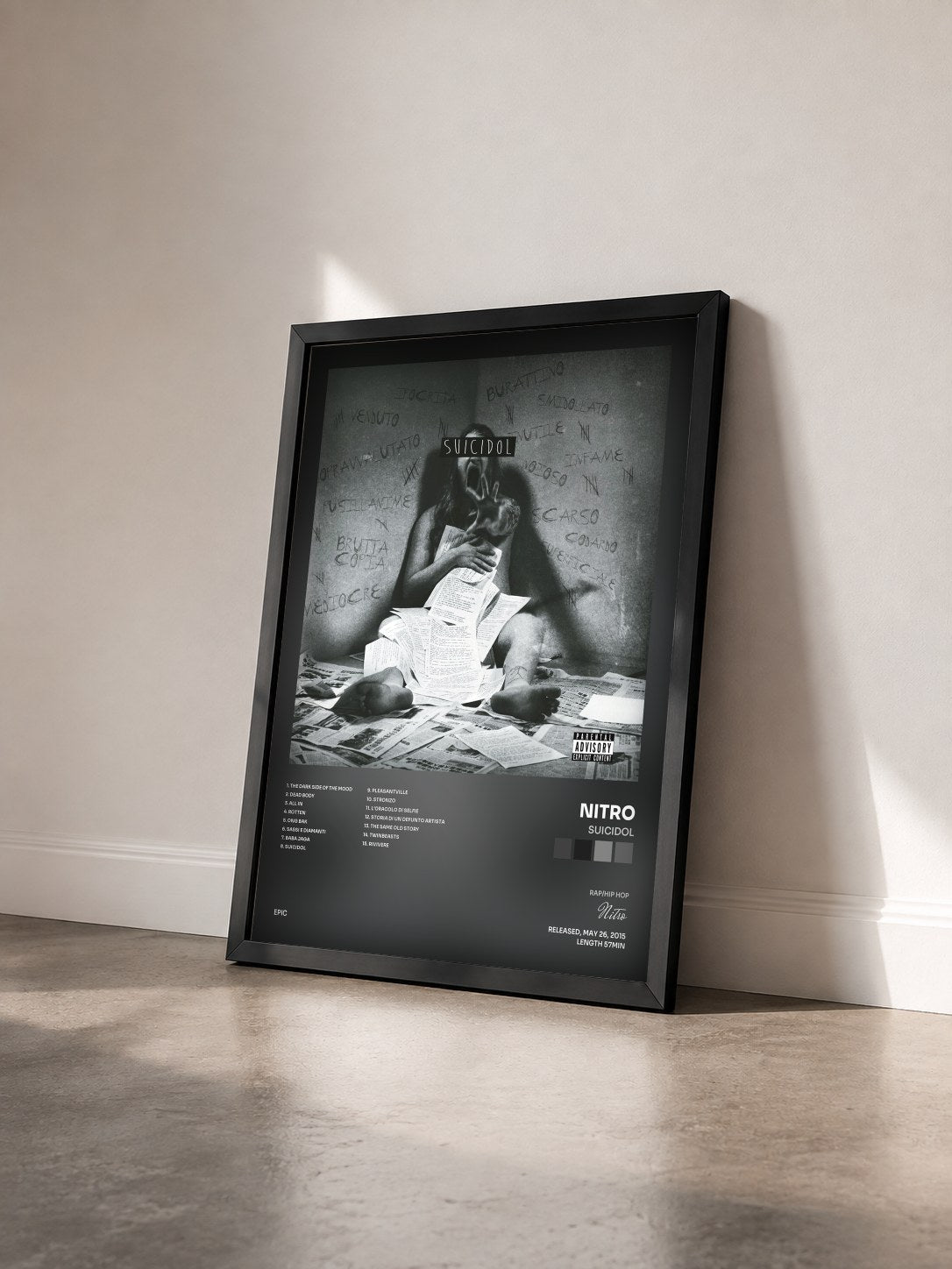 #noir Tableau de l'album Suicidol de Nitro vu de trois quarts, cadre noir