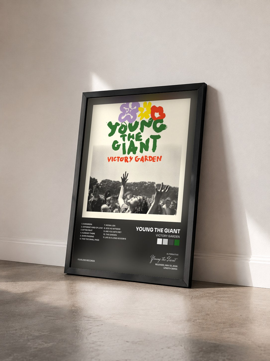 #noir Tableau de l'album Victory Garden de Young the Giant vu de trois quarts, cadre noir