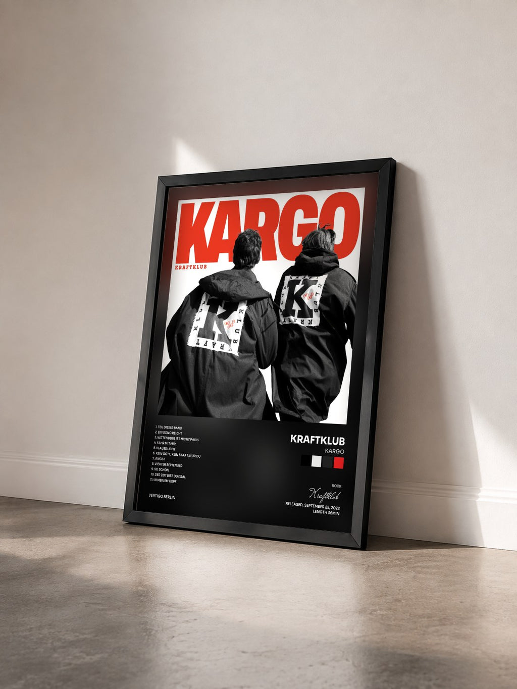 #noir Tableau de l'album KARGO de Kraftklub vu de trois quarts, cadre noir