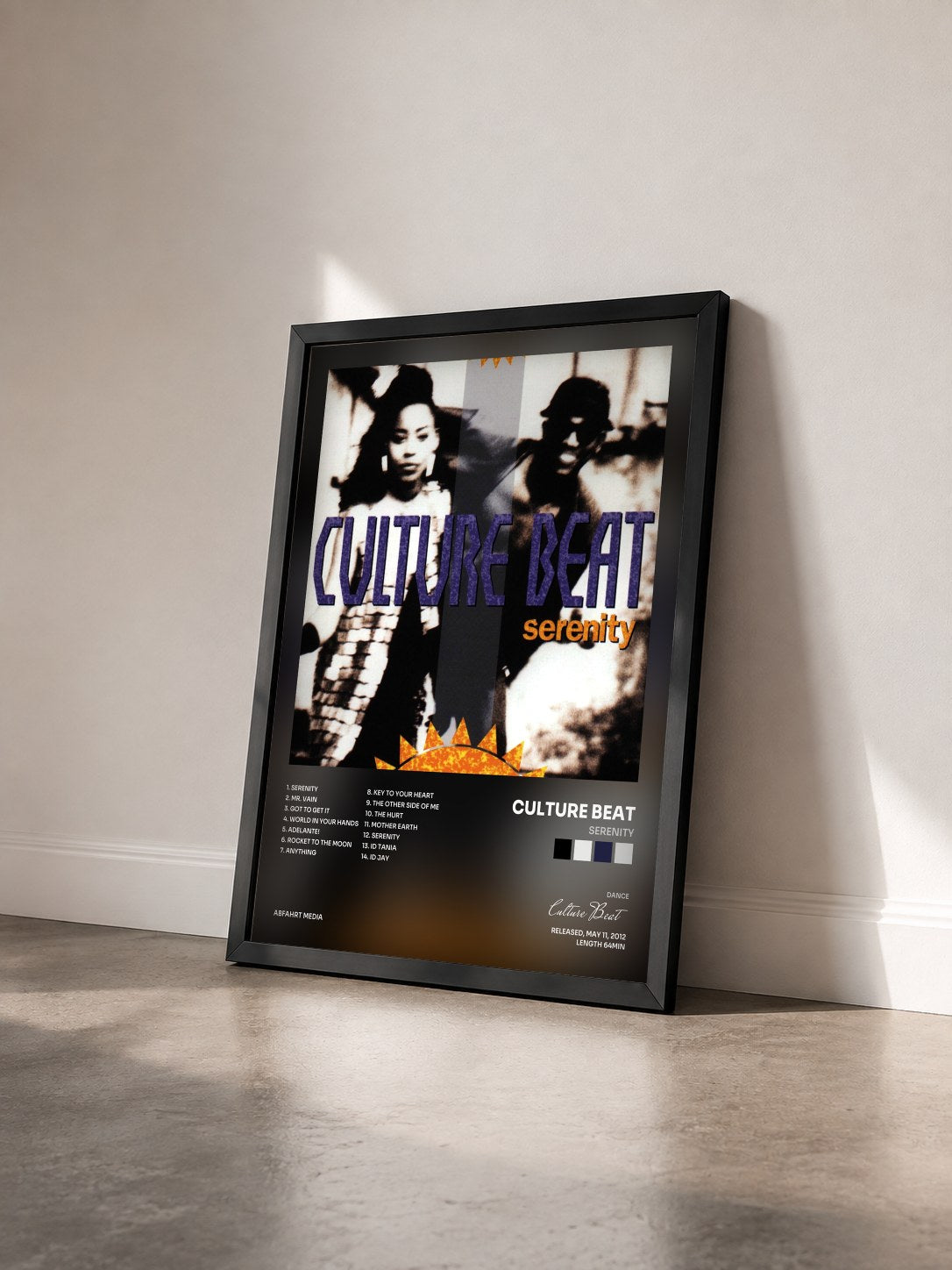 #noir Tableau de l'album Serenity de Culture Beat vu de trois quarts, cadre noir