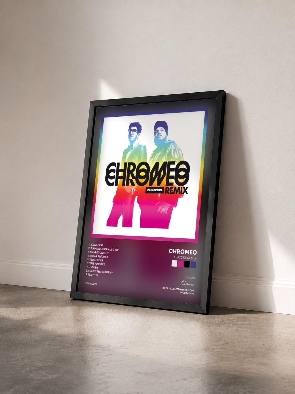 #noir Tableau de l'album DJ-KiCKS Remix de Chromeo vu de trois quarts, cadre noir