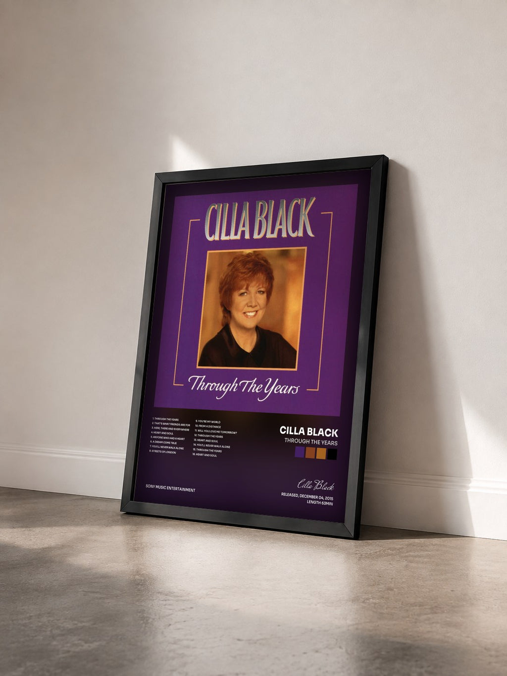 #noir Tableau de l'album Through the Years de Cilla Black vu de trois quarts, cadre noir