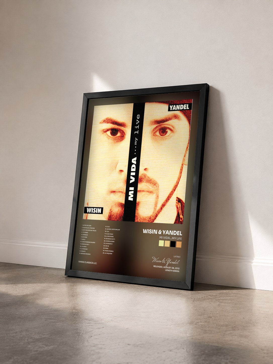 #noir Tableau de l'album Mi Vida…my Life de Wisin & Yandel vu de trois quarts, cadre noir