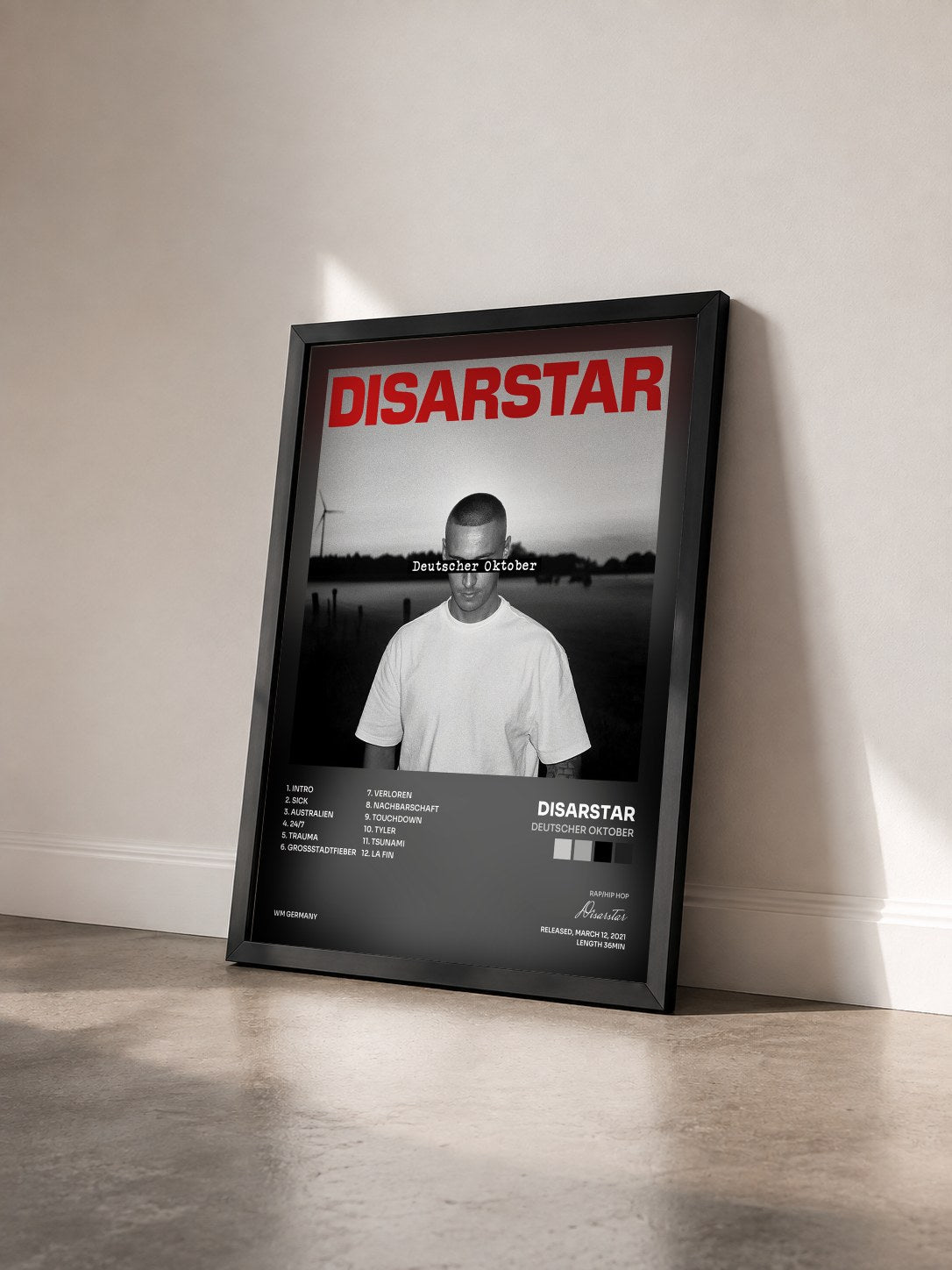 #noir Tableau de l'album Deutscher Oktober de Disarstar vu de trois quarts, cadre noir