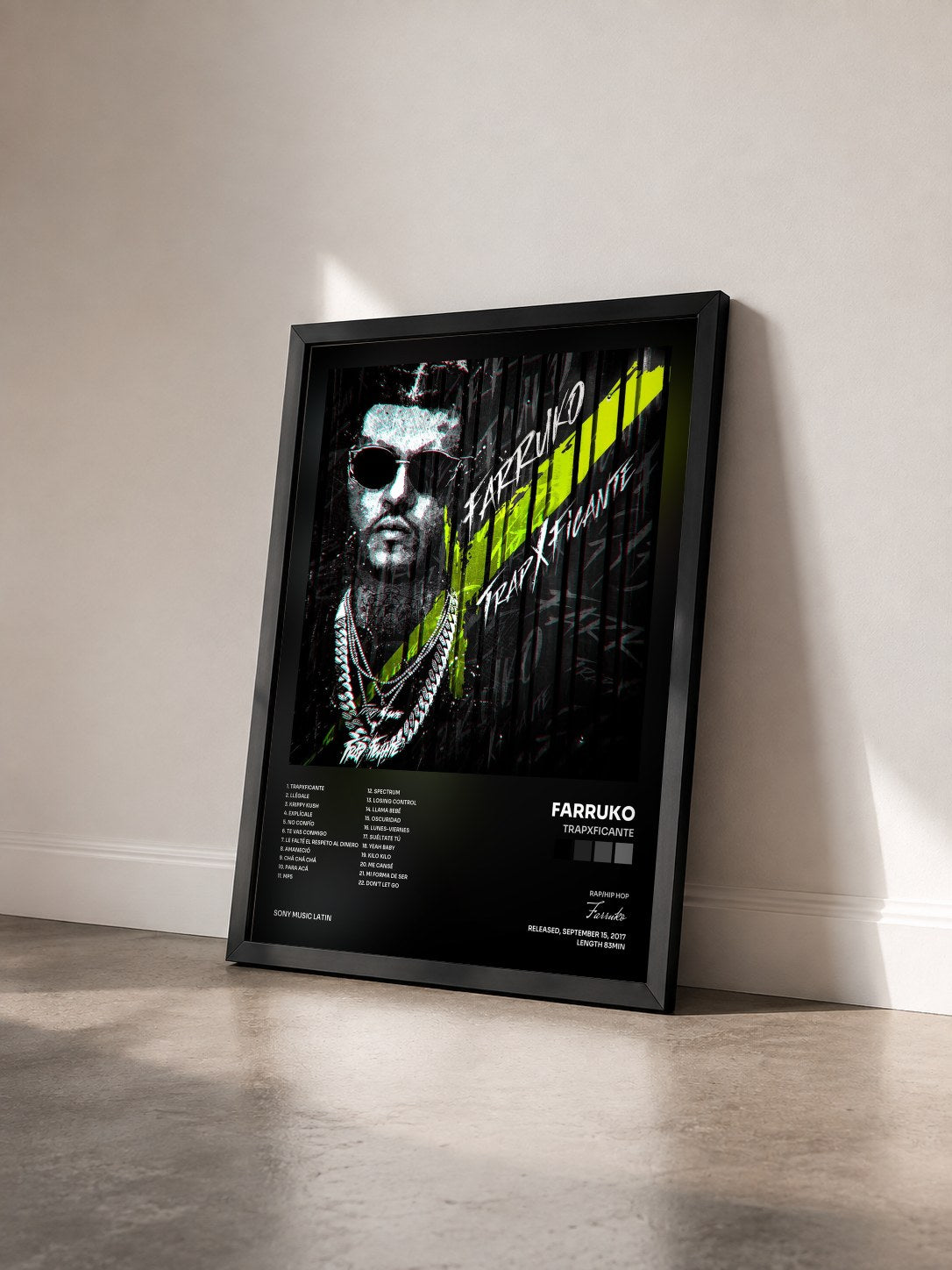 #noir Tableau de l'album TrapXficante de Farruko vu de trois quarts, cadre noir
