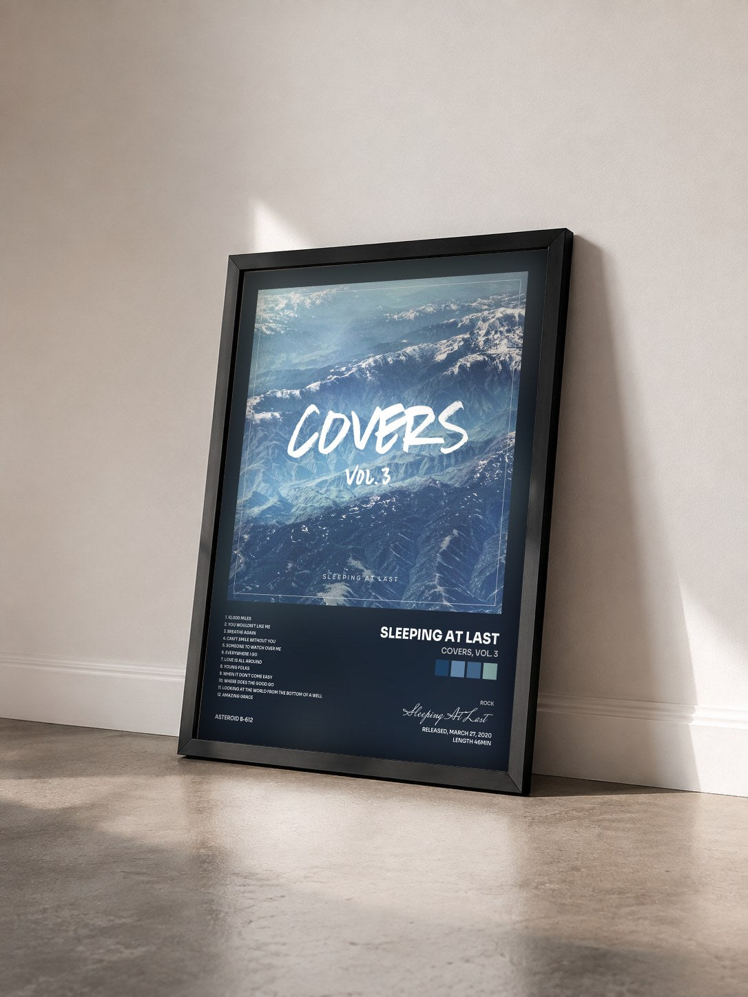 #noir Tableau de l'album Covers, Vol. 3 de Sleeping At Last vu de trois quarts, cadre noir