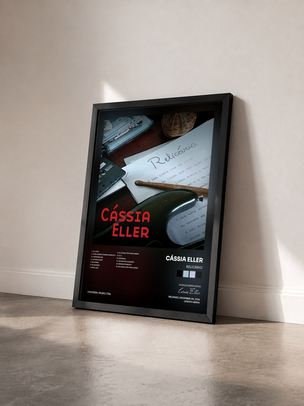 #noir Tableau de l'album Relicário de Cássia Eller vu de trois quarts, cadre noir
