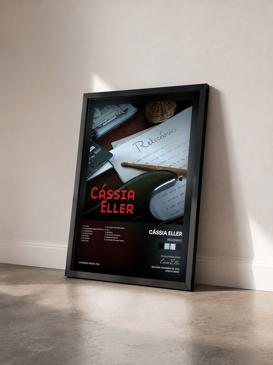 #noir Tableau de l'album Relicário de Cássia Eller vu de trois quarts, cadre noir