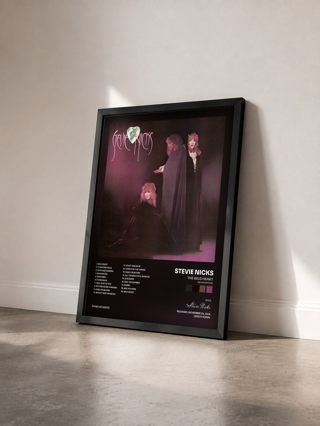 #noir Tableau de l'album The Wild Heart (Deluxe Edition) de Stevie Nicks vu de trois quarts, cadre noir