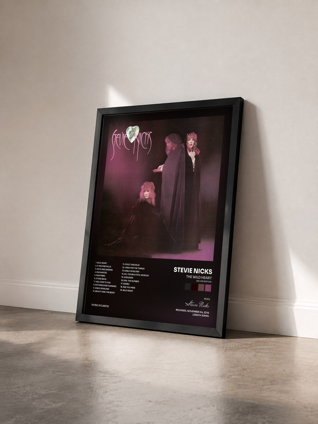 #noir Tableau de l'album The Wild Heart (Deluxe Edition) de Stevie Nicks vu de trois quarts, cadre noir
