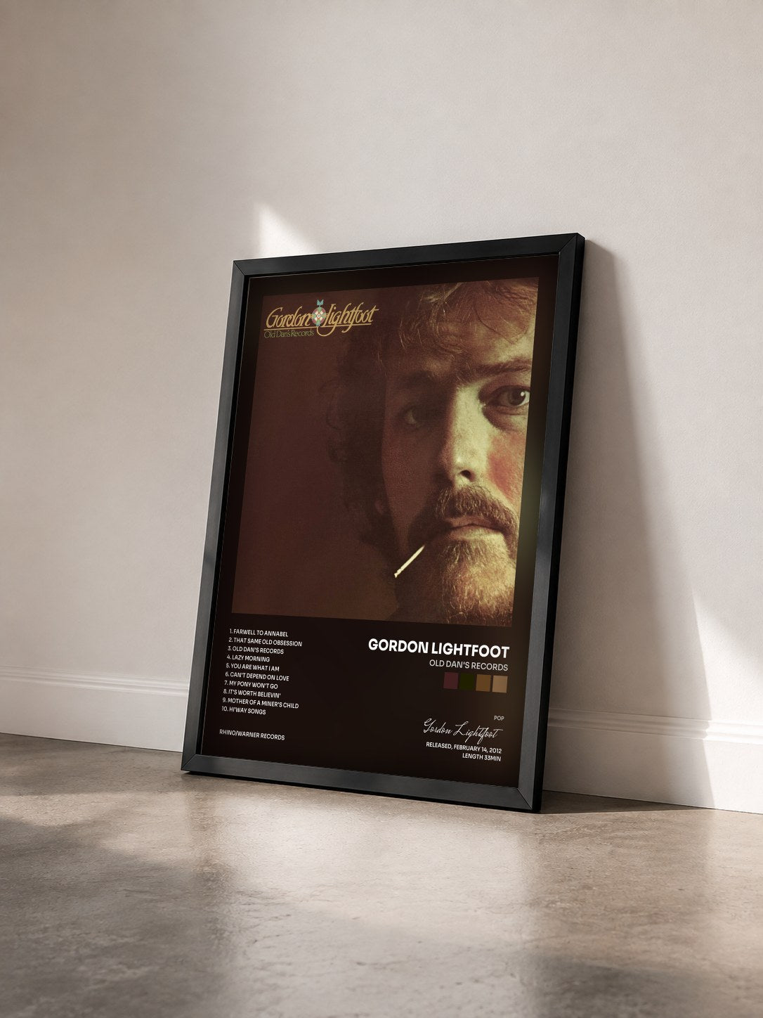 #noir Tableau de l'album Old Dan's Records de Gordon Lightfoot vu de trois quarts, cadre noir