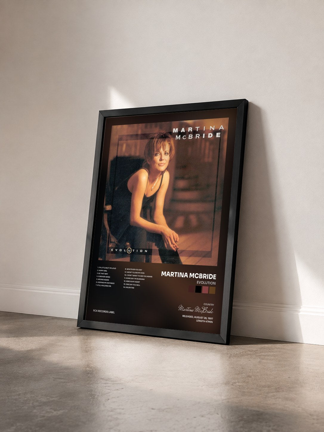 #noir Tableau de l'album Evolution de Martina McBride vu de trois quarts, cadre noir