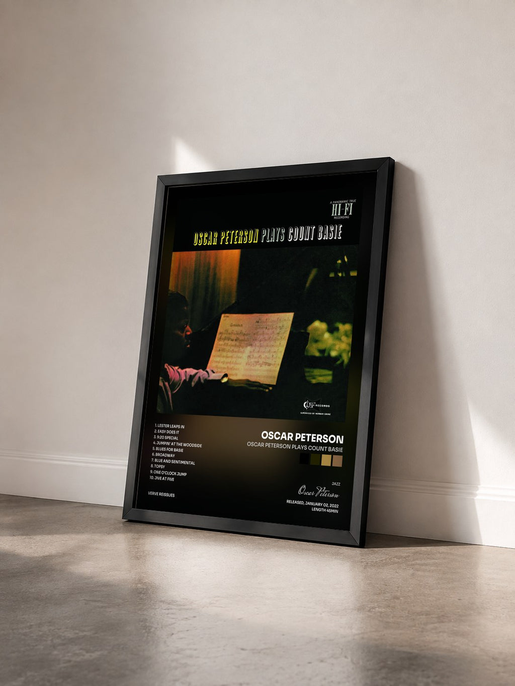 #noir Tableau de l'album Oscar Peterson Plays Count Basie de Oscar Peterson vu de trois quarts, cadre noir