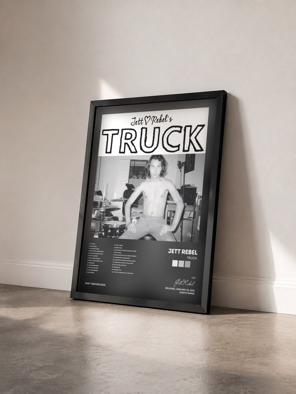 #noir Tableau de l'album Truck de Jett Rebel vu de trois quarts, cadre noir