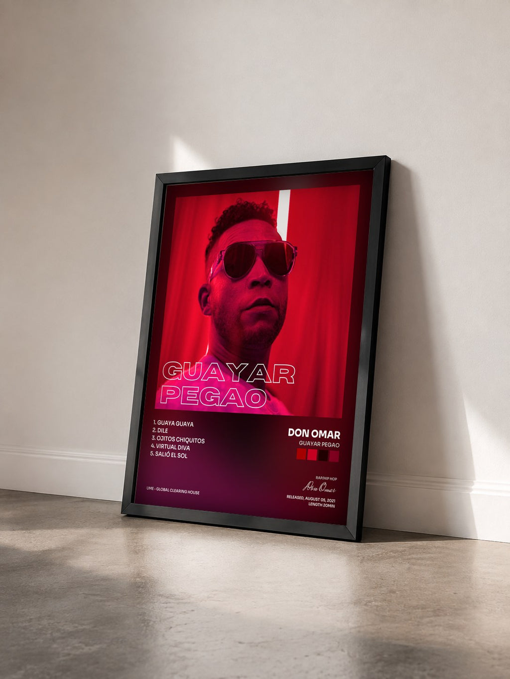 #noir Tableau de l'album Guayar Pegao de Don Omar vu de trois quarts, cadre noir