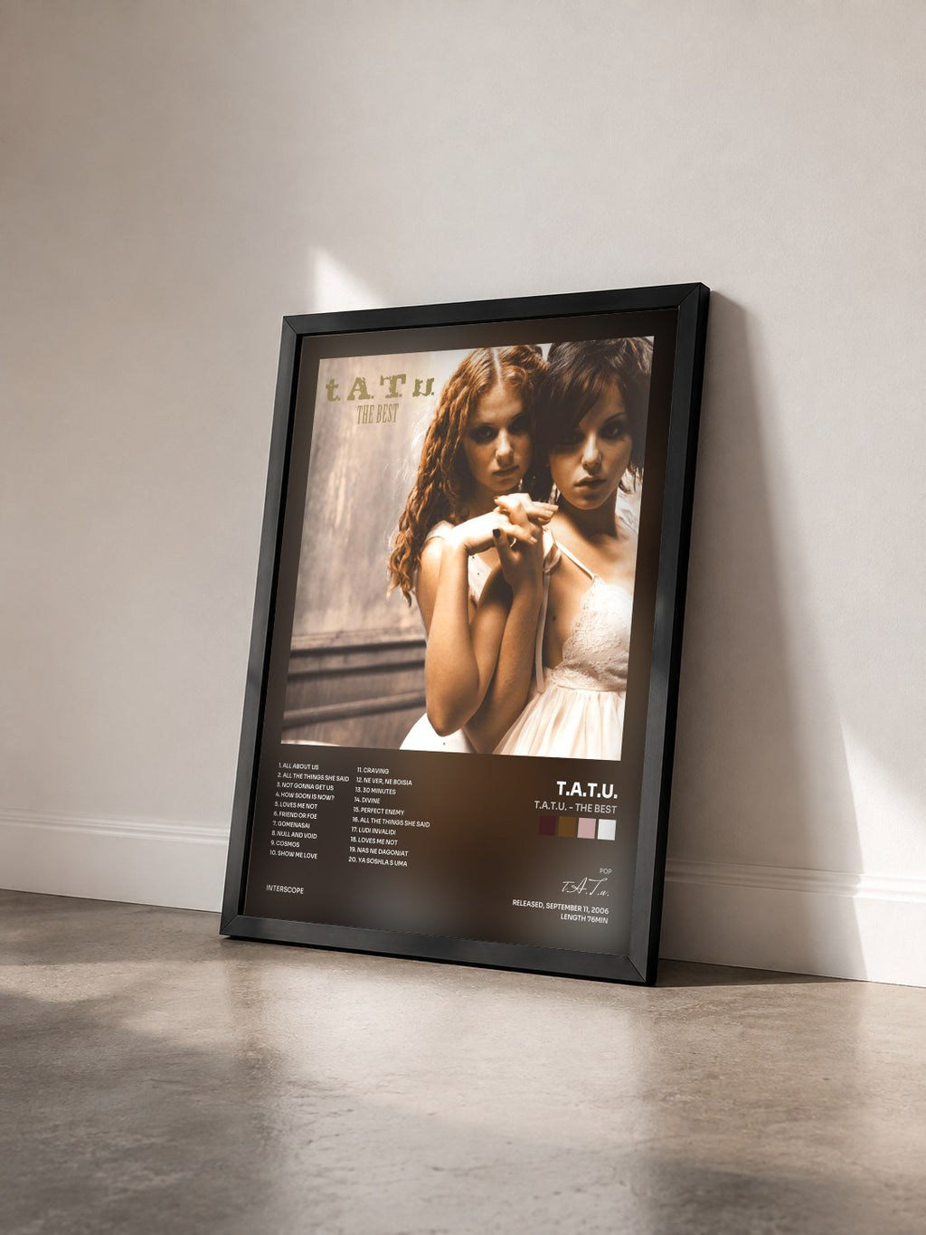 #noir Tableau de l'album t.A.T.u. - The Best de t.A.T.u. vu de trois quarts, cadre noir