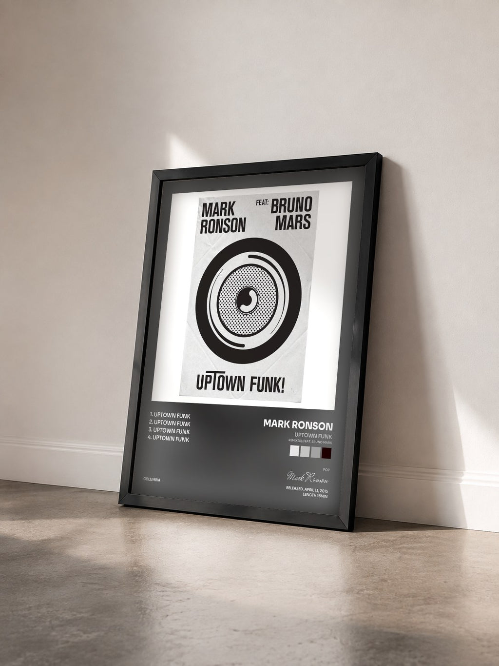 #noir Tableau de l'album Uptown Funk (Remixes) (feat. Bruno Mars) de Mark Ronson vu de trois quarts, cadre noir