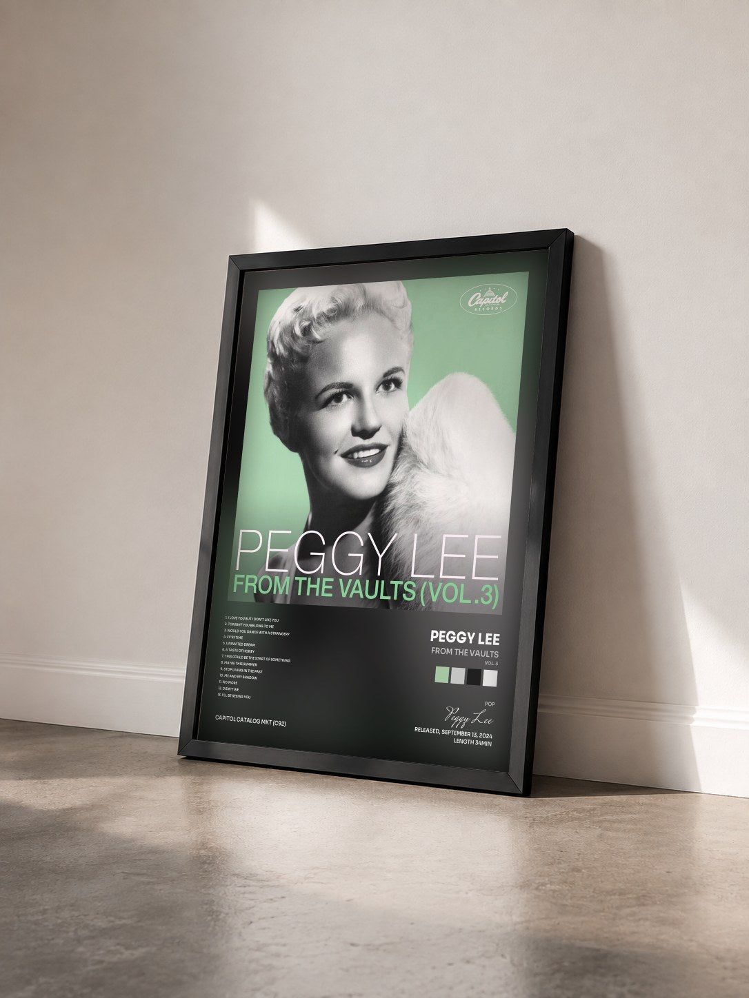 #noir Tableau de l'album From The Vaults (Vol. 3) de Peggy Lee vu de trois quarts, cadre noir