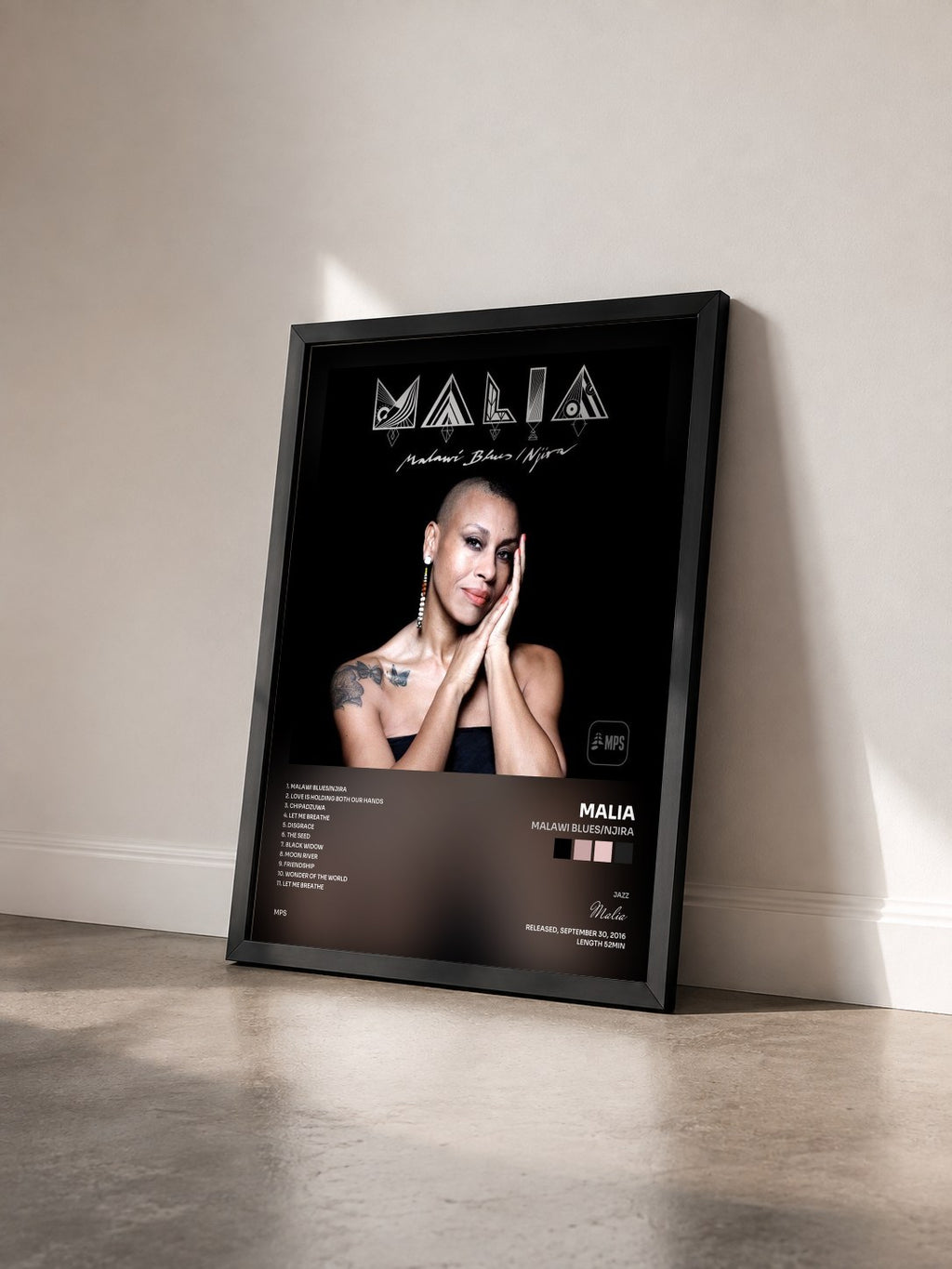 #noir Tableau de l'album Malawi Blues/Njira de Malia vu de trois quarts, cadre noir