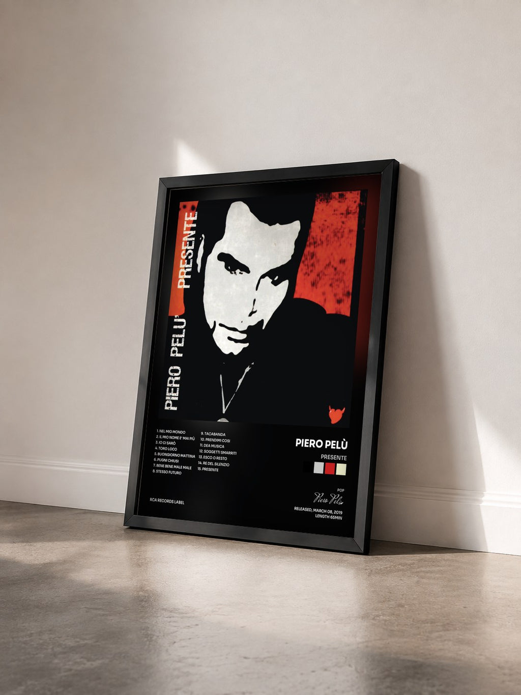 #noir Tableau de l'album Presente de Piero Pelù vu de trois quarts, cadre noir