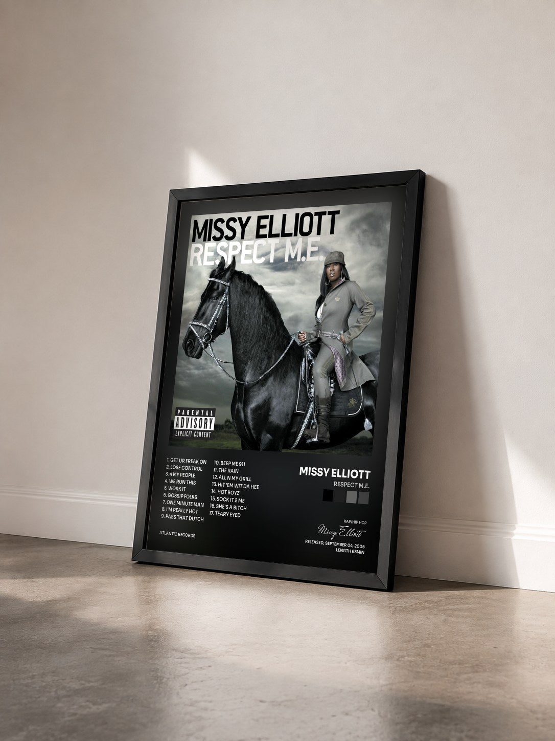 #noir Tableau de l'album Respect M.E. de Missy Elliott vu de trois quarts, cadre noir
