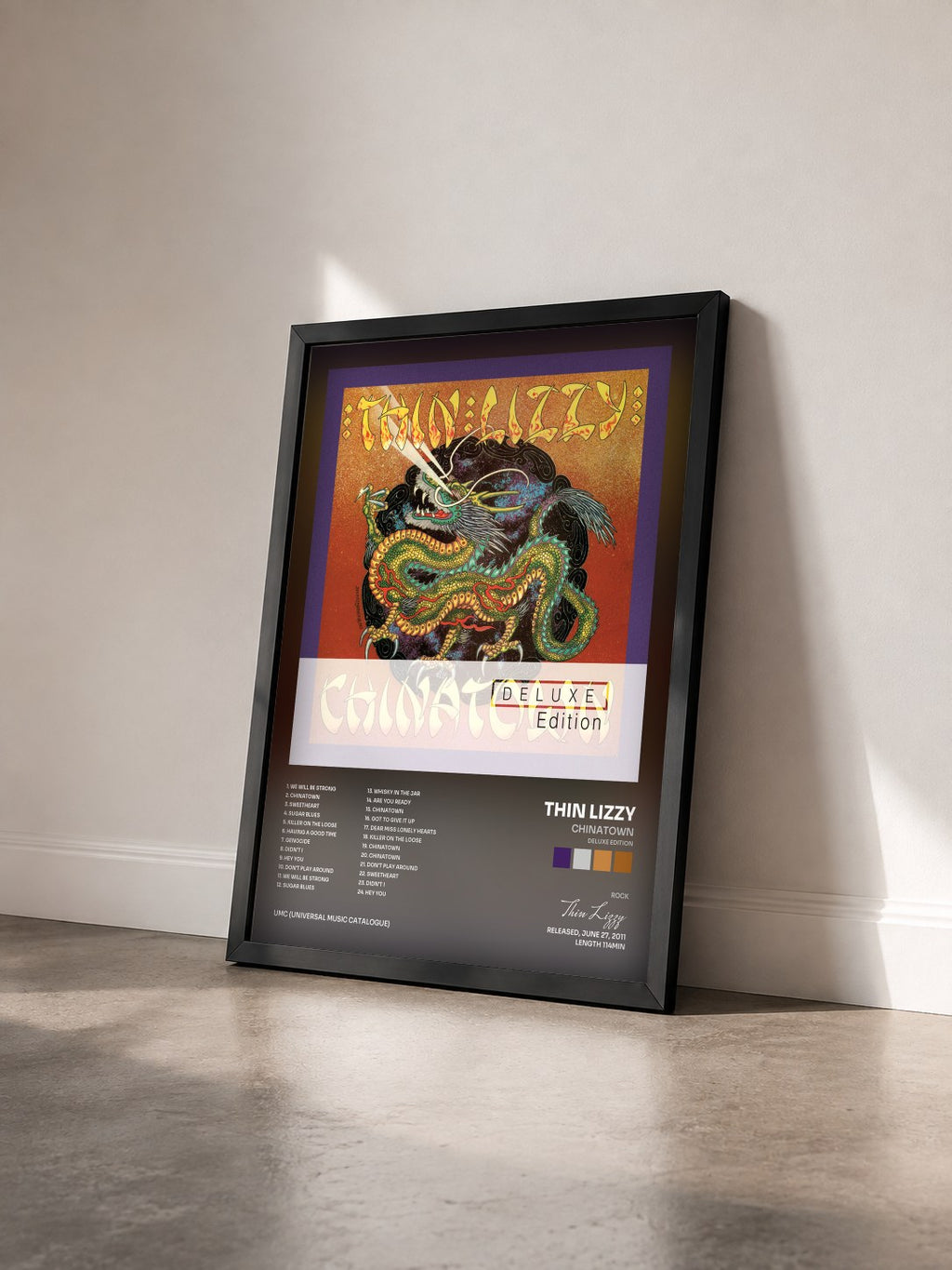#noir Tableau de l'album Chinatown (Deluxe Edition) de Thin Lizzy vu de trois quarts, cadre noir