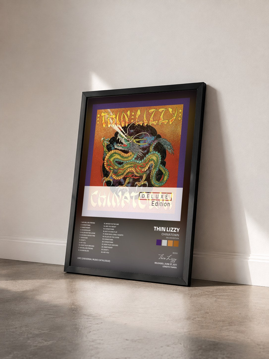 #noir Tableau de l'album Chinatown (Deluxe Edition) de Thin Lizzy vu de trois quarts, cadre noir