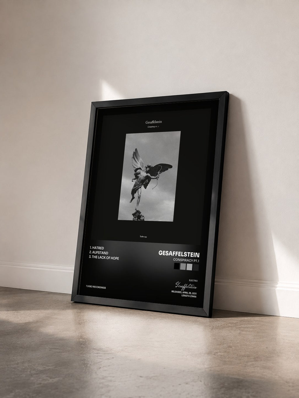 #noir Tableau de l'album Conspiracy Pt.1 de Gesaffelstein vu de trois quarts, cadre noir