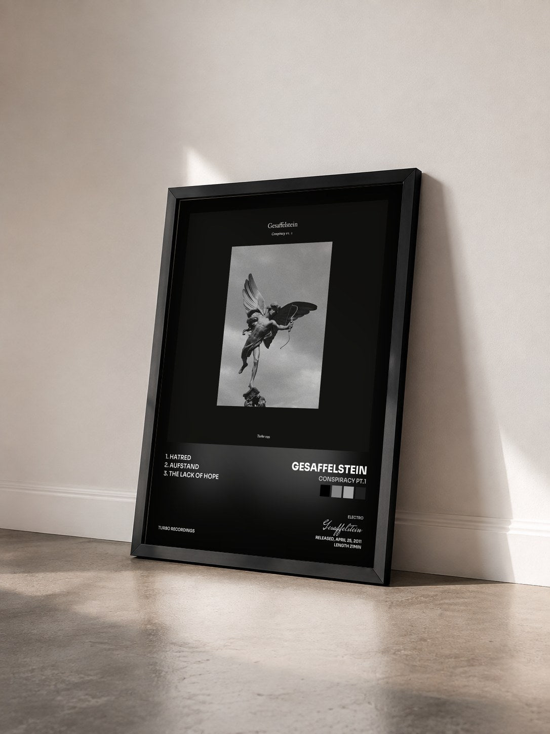 #noir Tableau de l'album Conspiracy Pt.1 de Gesaffelstein vu de trois quarts, cadre noir
