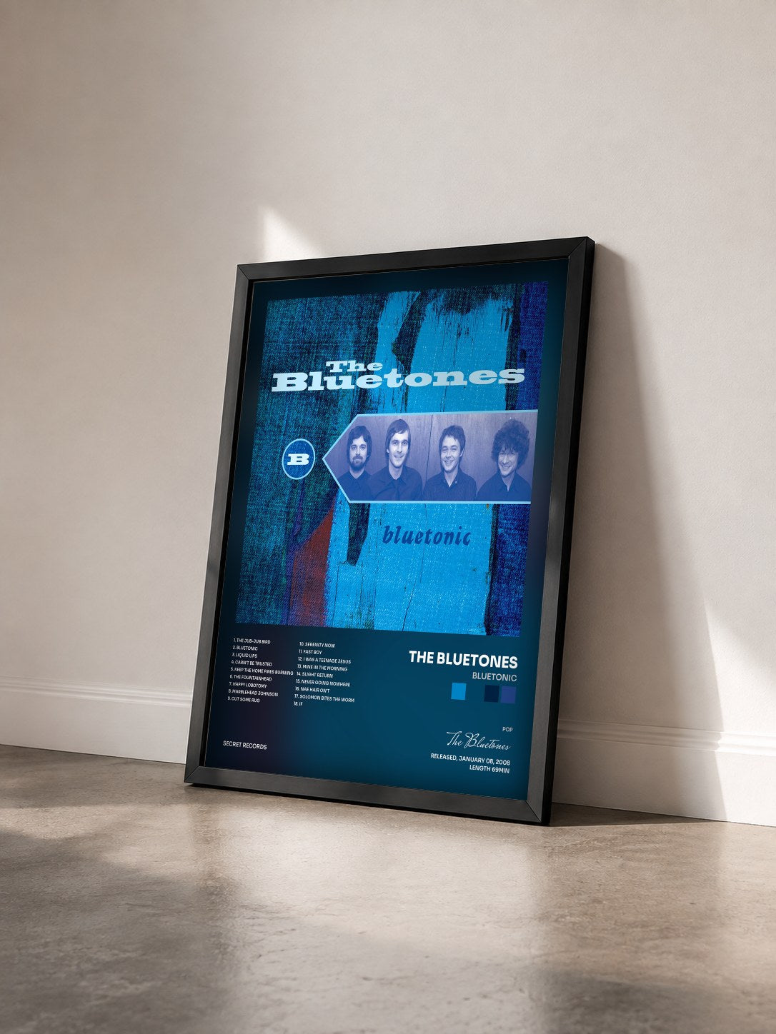 #noir Tableau de l'album Bluetonic de The Bluetones vu de trois quarts, cadre noir