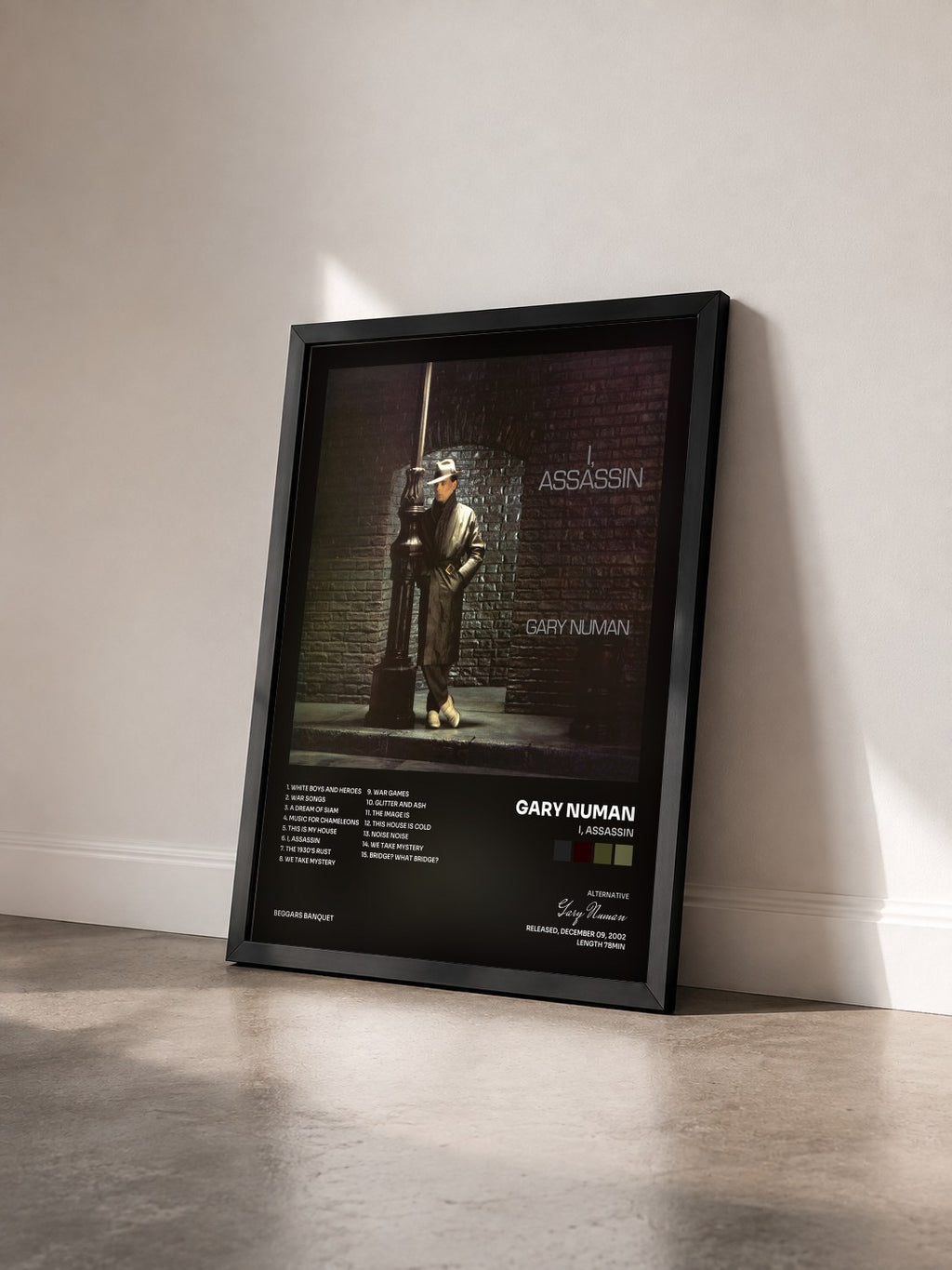 #noir Tableau de l'album I, Assassin de Gary Numan vu de trois quarts, cadre noir