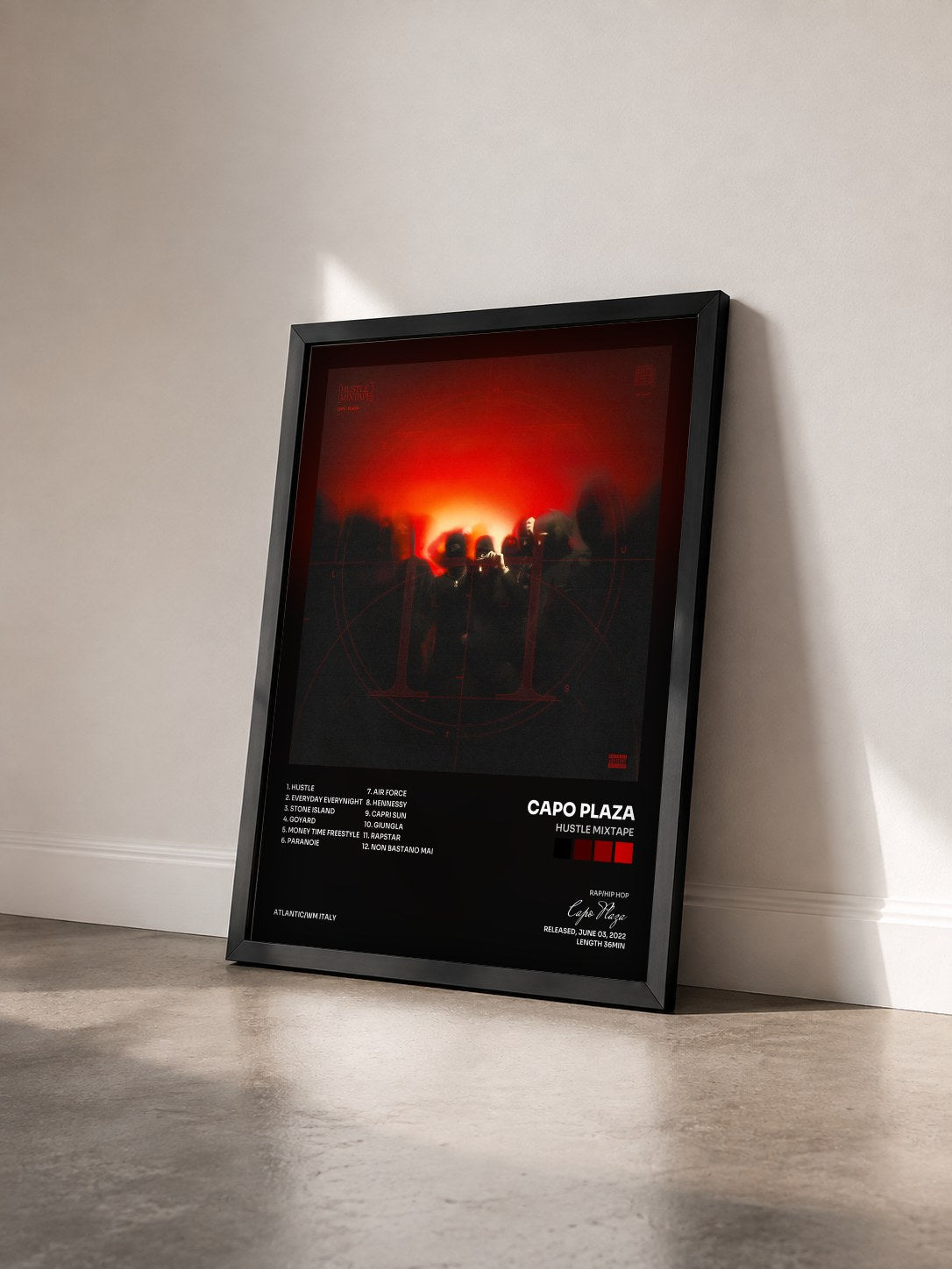 #noir Tableau de l'album Hustle Mixtape de Capo Plaza vu de trois quarts, cadre noir