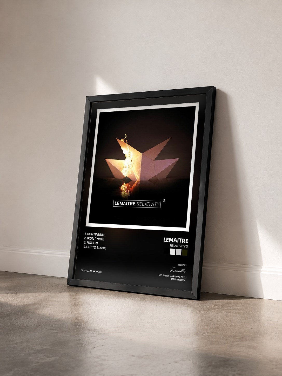 #noir Tableau de l'album Relativity 3 de Lemaitre vu de trois quarts, cadre noir